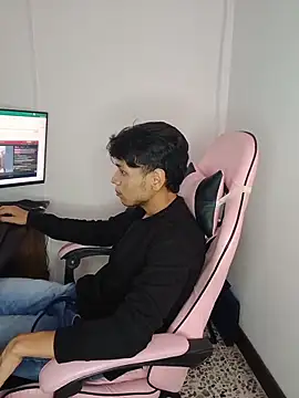 Snapshot of Alejandroo_Montenegro chatting on 06/02/26, 09:37 Alejandroo Montenegro online show from 06/02/26, 09:37