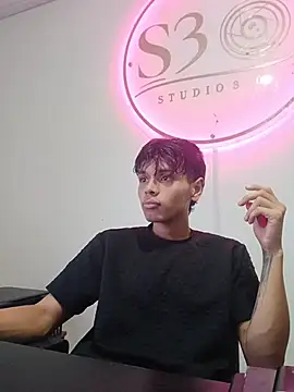 Alejandroo Montenegro online show from 04/18/26, 10:43