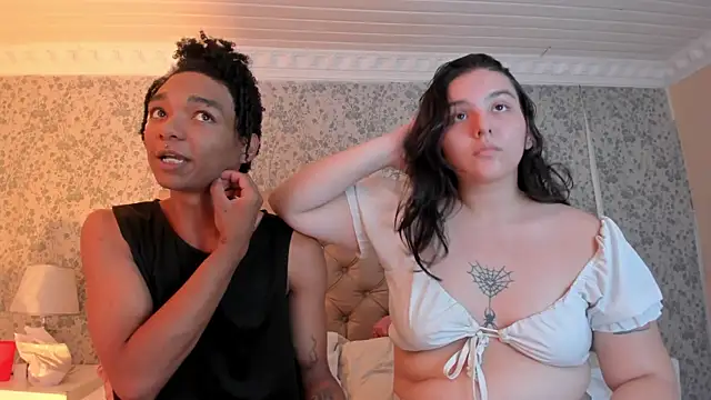 Snapshot of dafne_and_erick_ chatting on 08/01/26, 04:43 dafne and erick online show from 08/01/26, 04:43