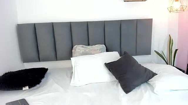 sam doll  online show from 05/12/26, 07:09