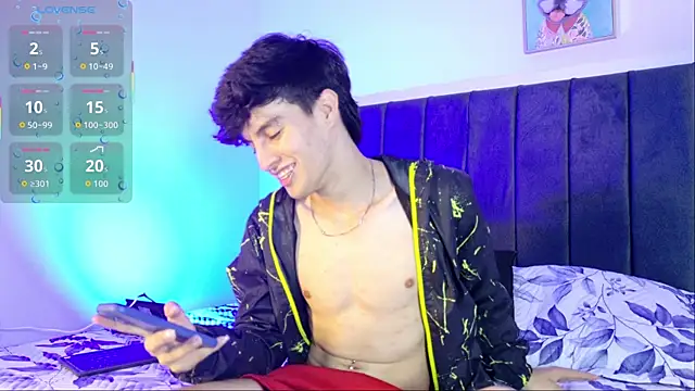 Snapshot of axxxel_twink chatting on 06/05/26, 06:52 axxxel twink online show from 06/05/26, 06:52