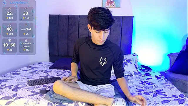 Snapshot of axxxel_twink chatting on 06/04/26, 03:33 axxxel twink online show from 06/04/26, 03:33