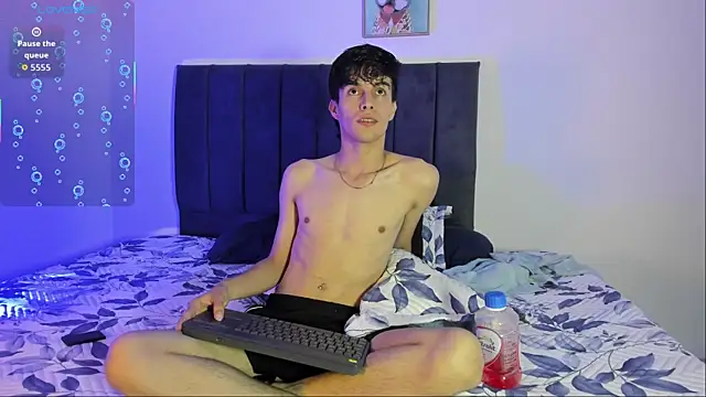 Snapshot of axxxel_twink chatting on 06/09/26, 03:29 axxxel twink online show from 06/09/26, 03:29