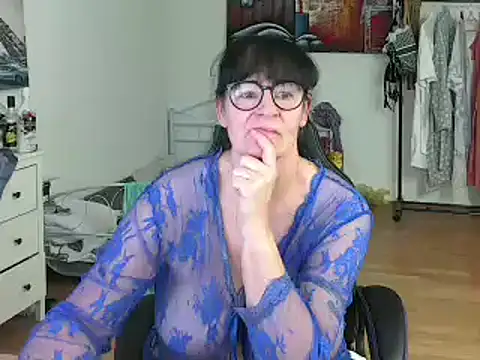 Snapshot of Sylly chatting on 03/02/25, 11:41 Sylly online show from 03/02/25, 11:41