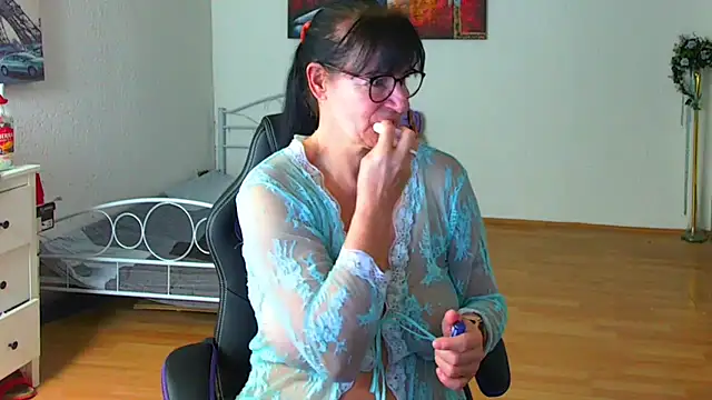 Sylly online show from 12/18/25, 07:24