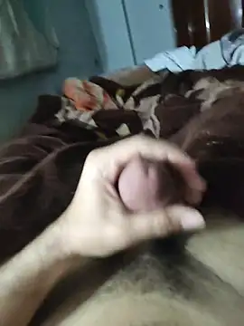 Snapshot of amirMohamed58 chatting on 04/12/26, 01:36 amirMohamed58 online show from 04/12/26, 01:36