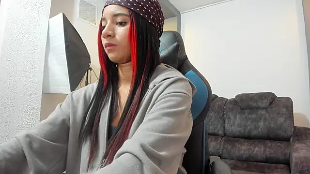 Emily bruss online show from 06/04/26, 07:40
