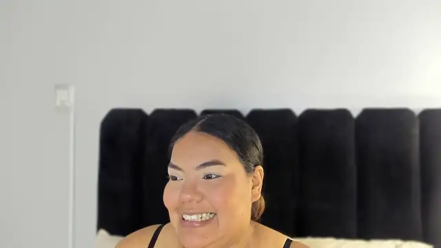 Snapshot of Amaranoir- chatting on 02/19/26, 04:09 Amaranoir- online show from 02/19/26, 04:09