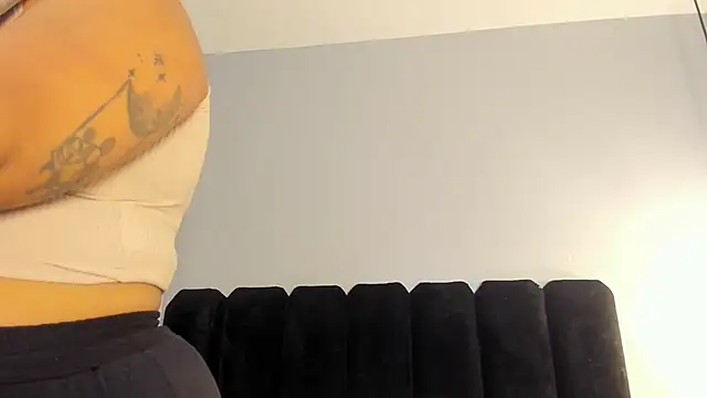 Snapshot of Amaranoir- chatting on 02/01/26, 03:05 Amaranoir- online show from 02/01/26, 03:05