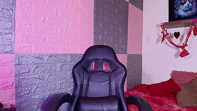 Snapshot of alanna_Love02 chatting on 02/19/26, 08:06 alanna Love02 online show from 02/19/26, 08:06