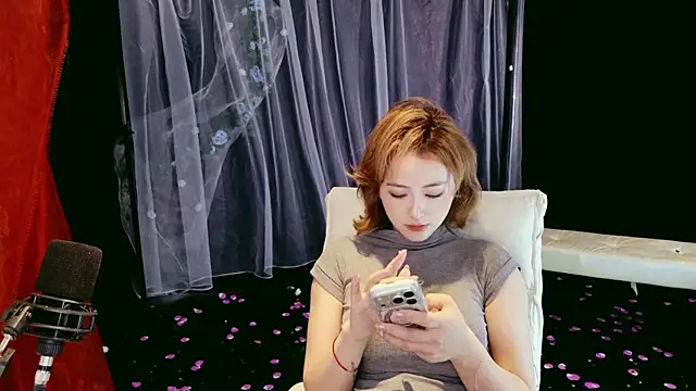 Lady-Mia777 online show from 04/02/26, 02:52