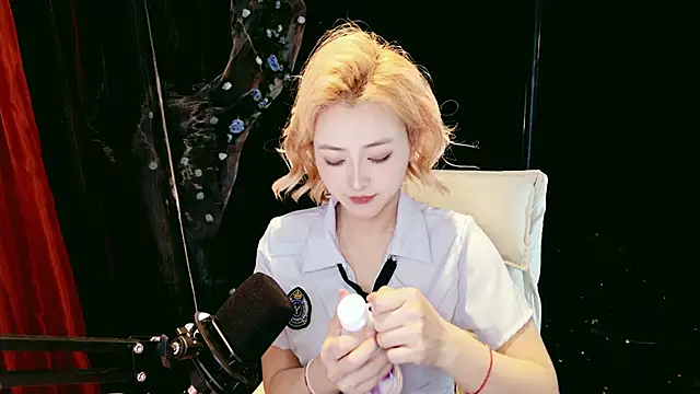 Lady-Mia777 online show from 02/11/26, 12:27