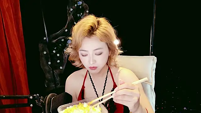 Lady-Mia777 online show from 03/04/26, 04:20