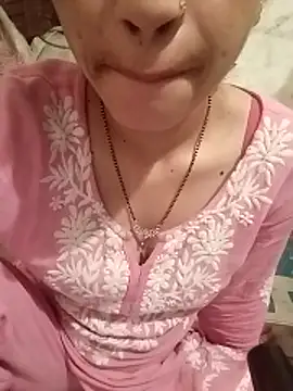 Snapshot of khushi_rawat chatting on 02/27/26, 05:57 khushi rawat online show from 02/27/26, 05:57