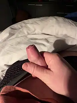 Snapshot of petitsexe52 chatting on 03/01/26, 07:08 petitsexe52 online show from 03/01/26, 07:08