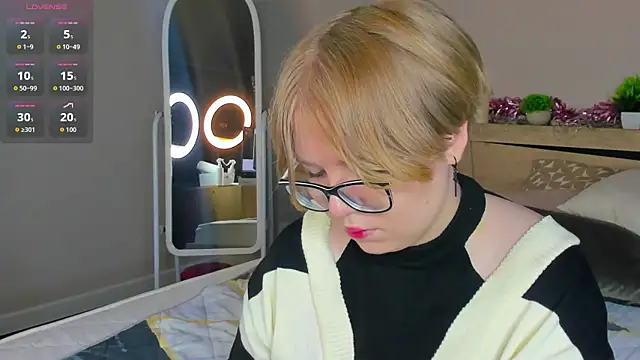 Snapshot of Lauraaa_Smith chatting on 03/02/26, 07:26 Lauraaa Smith online show from 03/02/26, 07:26