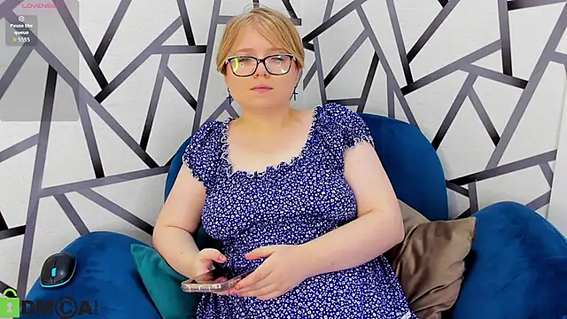 Snapshot of Lauraaa_Smith chatting on 02/12/26, 02:11 Lauraaa Smith online show from 02/12/26, 02:11