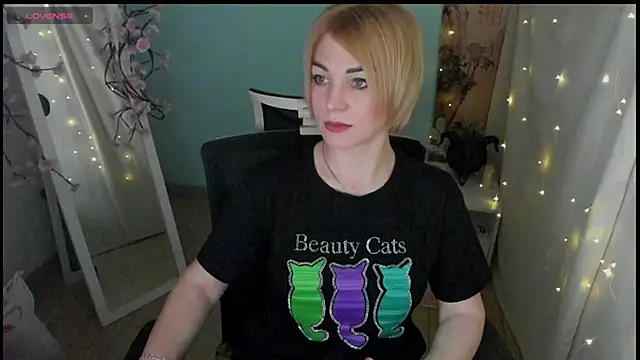 Snapshot of CuttieEmma chatting on 05/07/26, 12:52 CuttieEmma online show from 05/07/26, 12:52