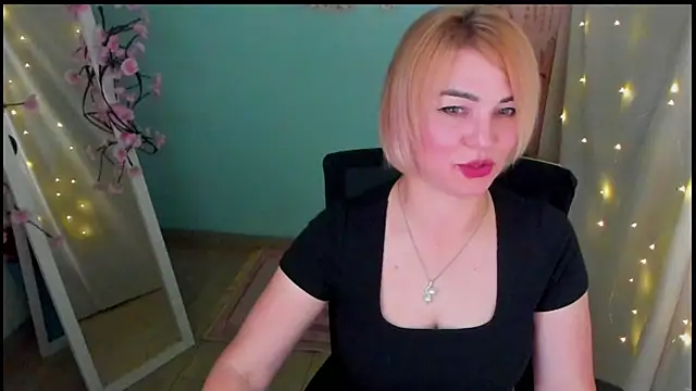 Snapshot of CuttieEmma chatting on 06/17/26, 01:54 CuttieEmma online show from 06/17/26, 01:54