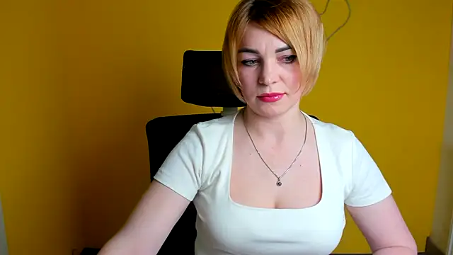 Snapshot of CuttieEmma chatting on 04/28/26, 11:47 CuttieEmma online show from 04/28/26, 11:47
