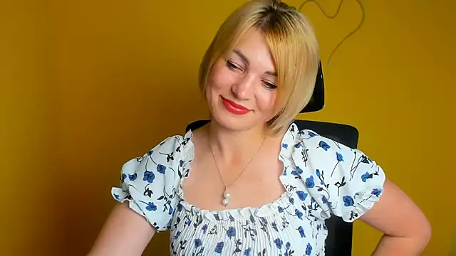 CuttieEmma online show from 07/17/26, 05:59