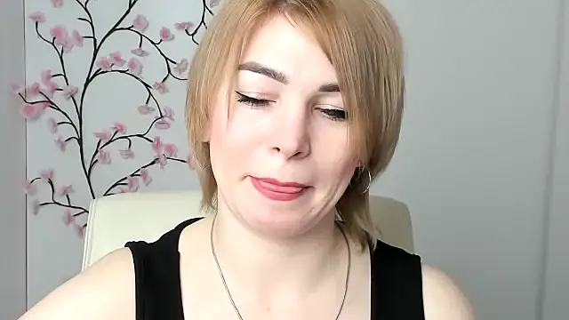 CuttieEmma online show from 02/08/26, 08:01