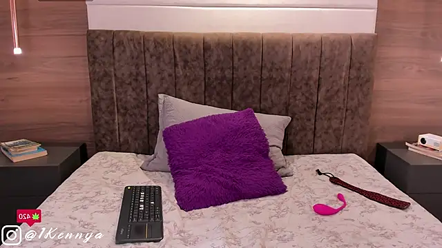 Kennya Rodriguez online show from 01/10/25, 04:22
