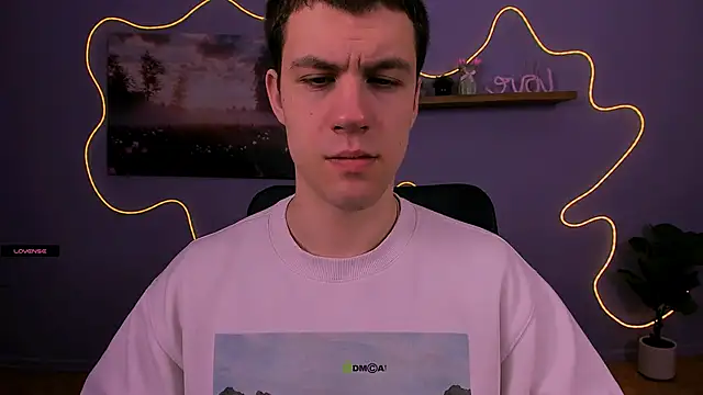 neo raze online show from 04/17/26, 06:44