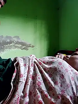 Romantic-Couple999 online show from 04/21/26, 10:22