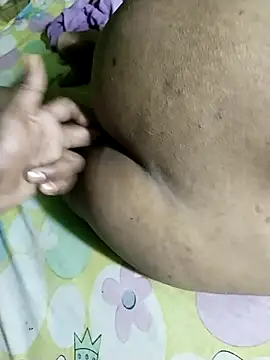 Romantic-Couple999 online show from 04/25/26, 06:16