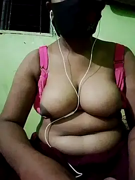 Romantic-Couple999 online show from 05/09/26, 06:33