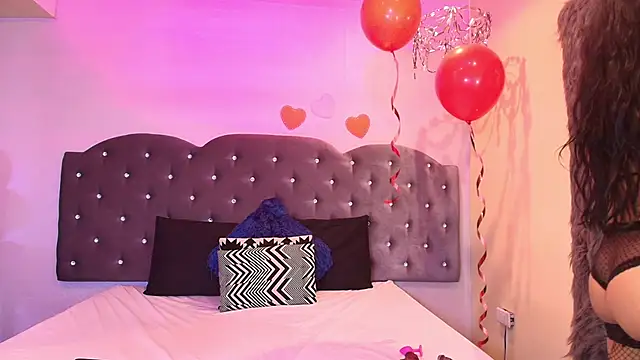 Snapshot of Lara_pons chatting on 02/19/26, 02:03 Lara pons online show from 02/19/26, 02:03