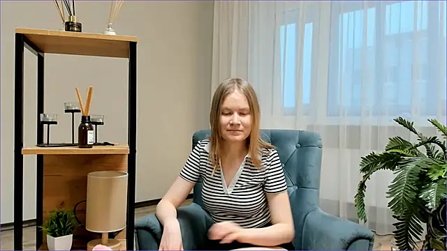 Snapshot of CleliaRostek chatting on 02/15/26, 04:13 CleliaRostek online show from 02/15/26, 04:13