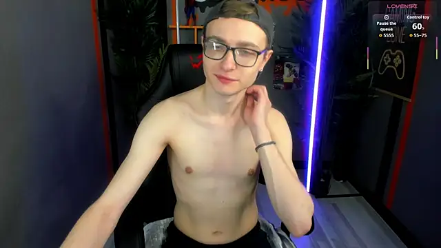 Snapshot of Emmit_Barker chatting on 06/19/26, 10:54 Emmit Barker online show from 06/19/26, 10:54
