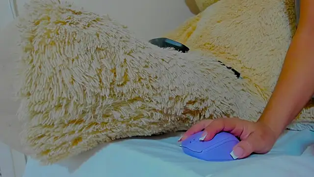 Snapshot of alix_pretty18 chatting on 02/16/26, 03:10 alix pretty18 online show from 02/16/26, 03:10