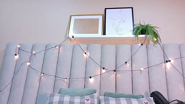 Snapshot of EmmaLou__ chatting on 02/03/26, 04:10 EmmaLou online show from 02/03/26, 04:10