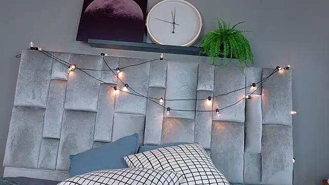 Snapshot of EmmaLou__ chatting on 02/04/26, 04:07 EmmaLou online show from 02/04/26, 04:07