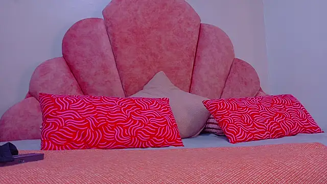 Snapshot of EmmaLou__ chatting on 02/06/26, 04:08 EmmaLou online show from 02/06/26, 04:08