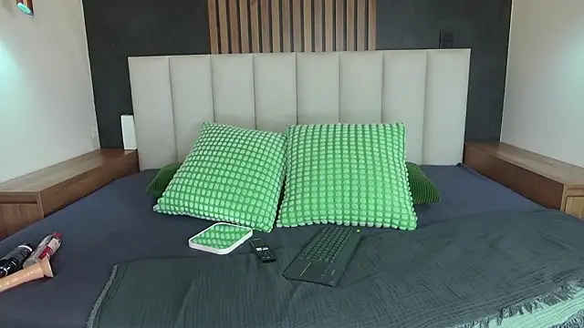 Snapshot of EmmaLou__ chatting on 02/25/26, 04:23 EmmaLou online show from 02/25/26, 04:23