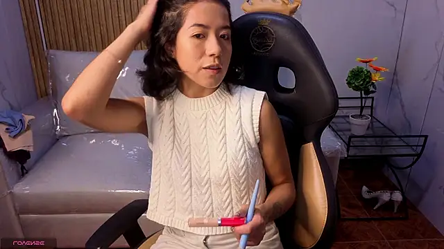 Snapshot of Lynn_turner chatting on 02/04/26, 12:55 Lynn turner online show from 02/04/26, 12:55