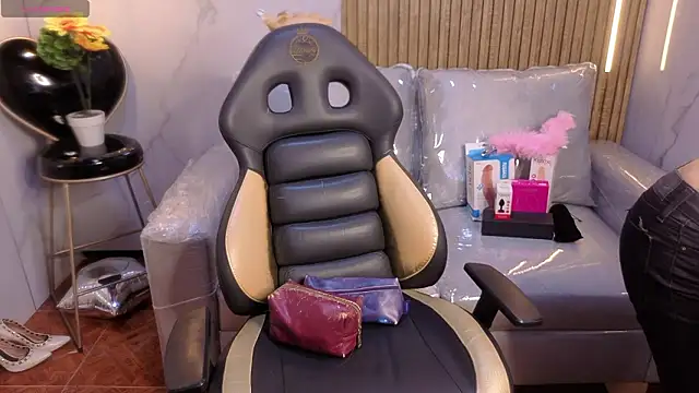 Snapshot of Lynn_turner chatting on 02/28/26, 01:00 Lynn turner online show from 02/28/26, 01:00