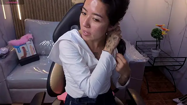 Snapshot of Lynn_turner chatting on 02/12/26, 01:00 Lynn turner online show from 02/12/26, 01:00