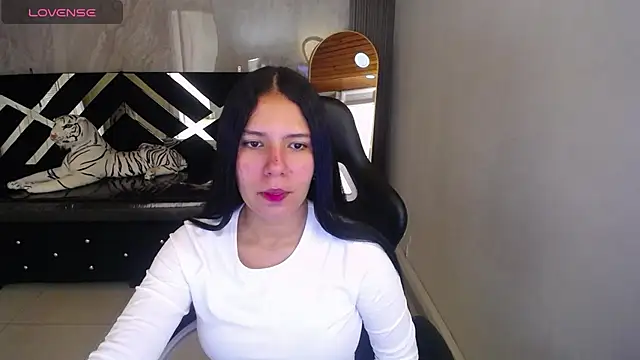 Snapshot of Isabellanoir_a chatting on 02/16/26, 01:10 Isabellanoir a online show from 02/16/26, 01:10