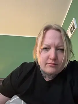 Snapshot of Lolaaxxx13 chatting on 05/16/26, 06:29 Lolaaxxx13 online show from 05/16/26, 06:29
