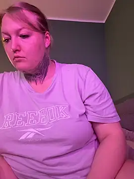 Snapshot of Lolaaxxx13 chatting on 07/17/26, 08:39 Lolaaxxx13 online show from 07/17/26, 08:39