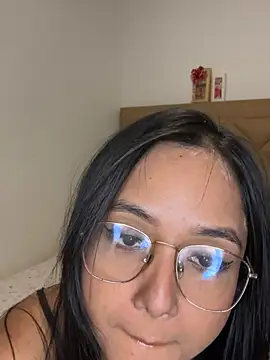 Snapshot of Lucianaaguzman chatting on 02/20/26, 01:57 Lucianaaguzman online show from 02/20/26, 01:57