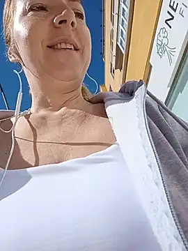 Snapshot of sexyrubyta chatting on 02/22/26, 12:51 sexyrubyta online show from 02/22/26, 12:51