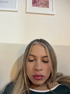 Mia Rosee1 online show from 06/05/26, 12:37