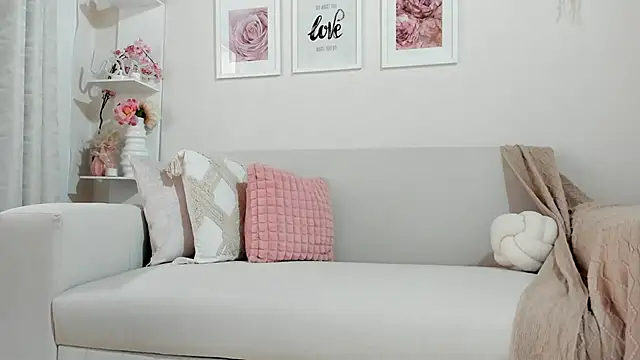 Mia Rosee1 online show from 04/04/26, 04:24