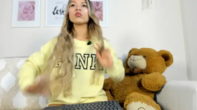 Snapshot of Mia_Rosee1 chatting on 02/23/26, 11:16 Mia Rosee1 online show from 02/23/26, 11:16